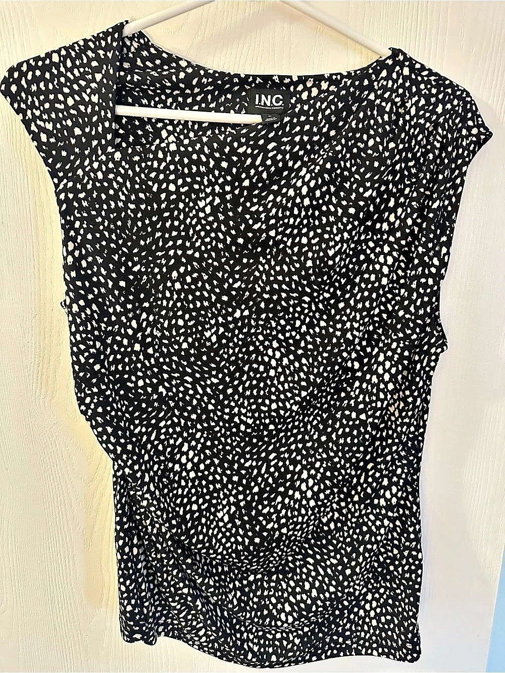 INC Short Sleeve Printed Top in Black & White Like New